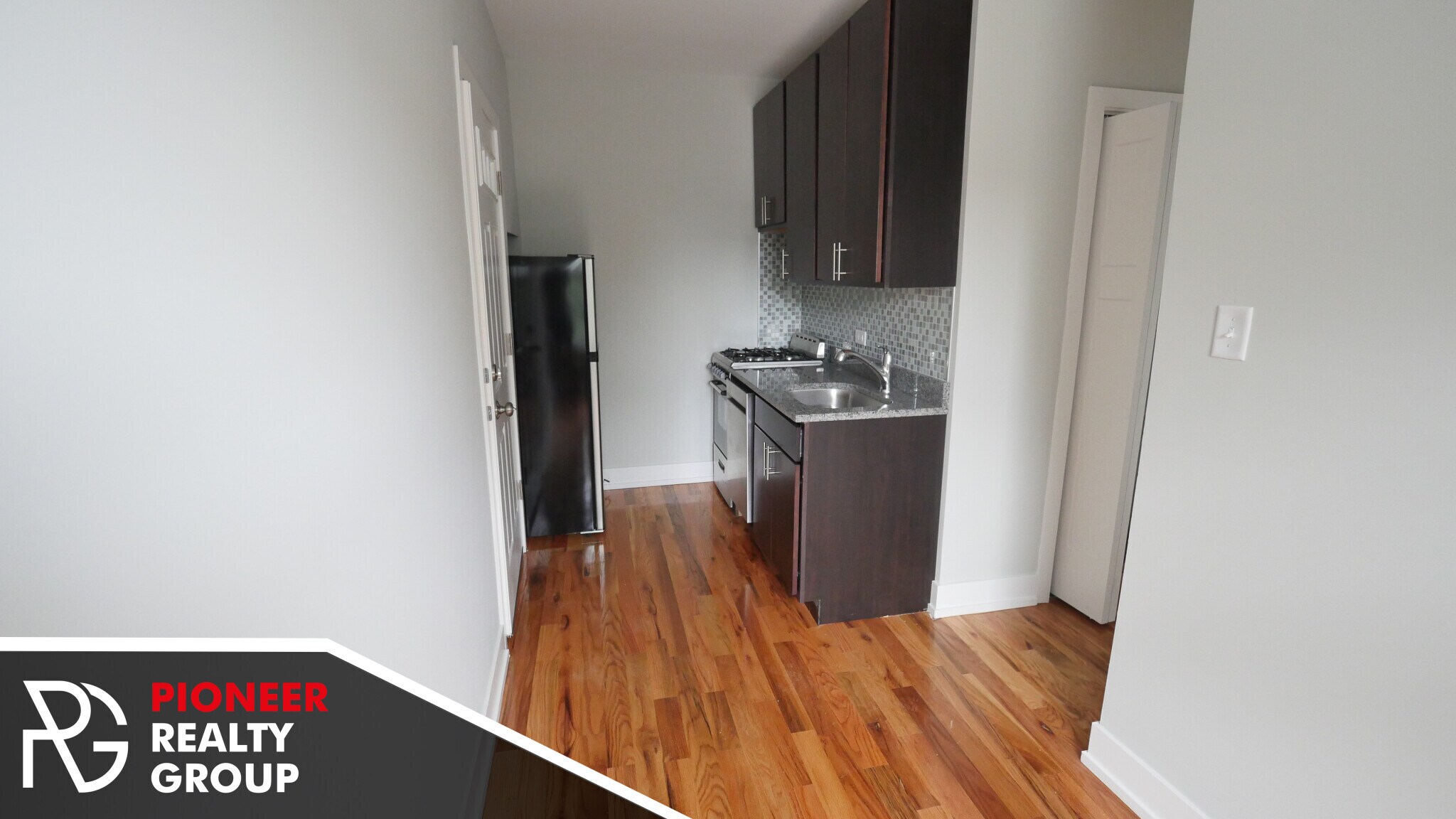 Building Photo - 910 W George St