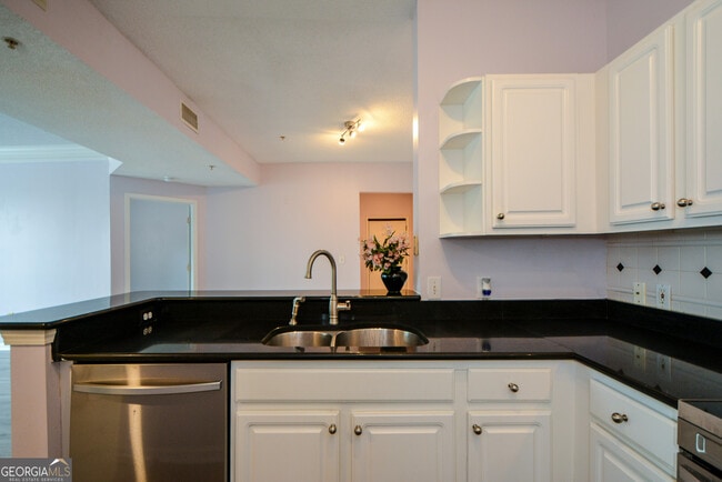 Building Photo - 955 Juniper St NE