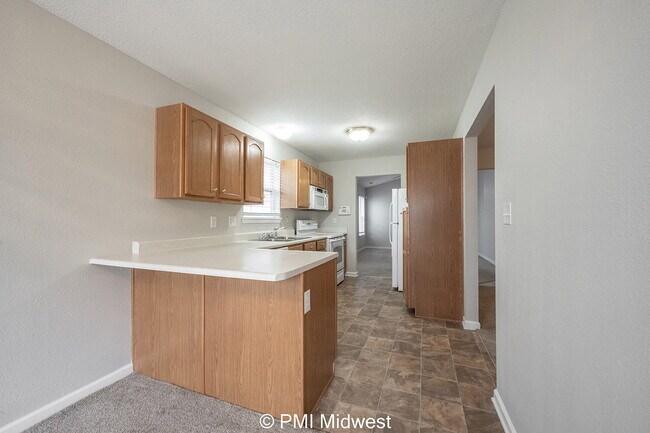 Building Photo - "Charming 3-Bedroom Home with 2 Full Baths in Desirable Noblesville Location!"