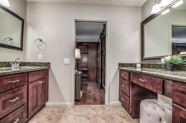 Building Photo - 246 Litchfield Ln