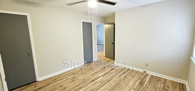 Building Photo - 47 Bell Cir