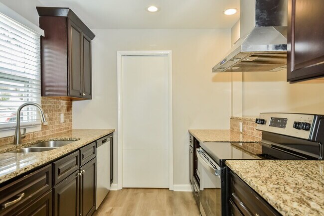 Building Photo - 183 Township Dr