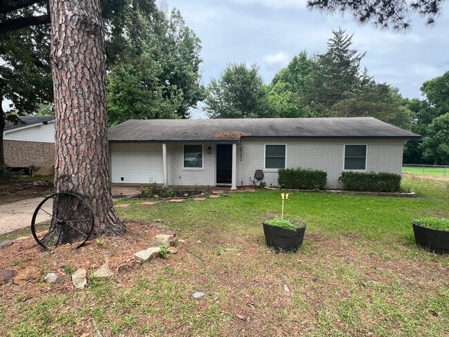Building Photo - 4702 Pinson Dr