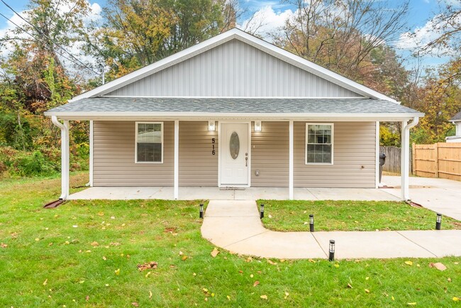 Building Photo - 4Bd/ 2Bath Ranch Style home mins from Down...