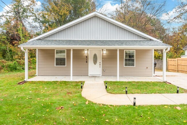 Building Photo - $500 OFF Special - 4Bd/ 2Bath Ranch Style home mins from Downtown Burlington
