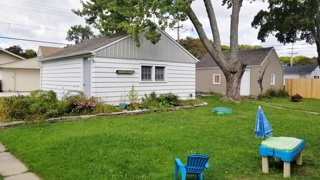 garage parking! - 3219 N 87th St