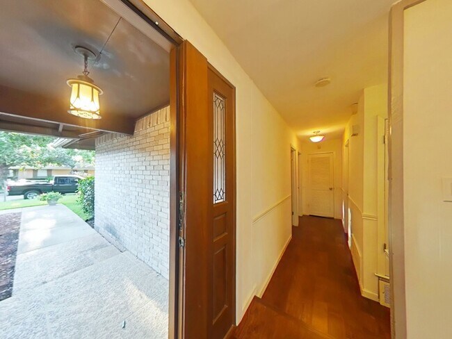 Building Photo - 15706 Havenrock Cir