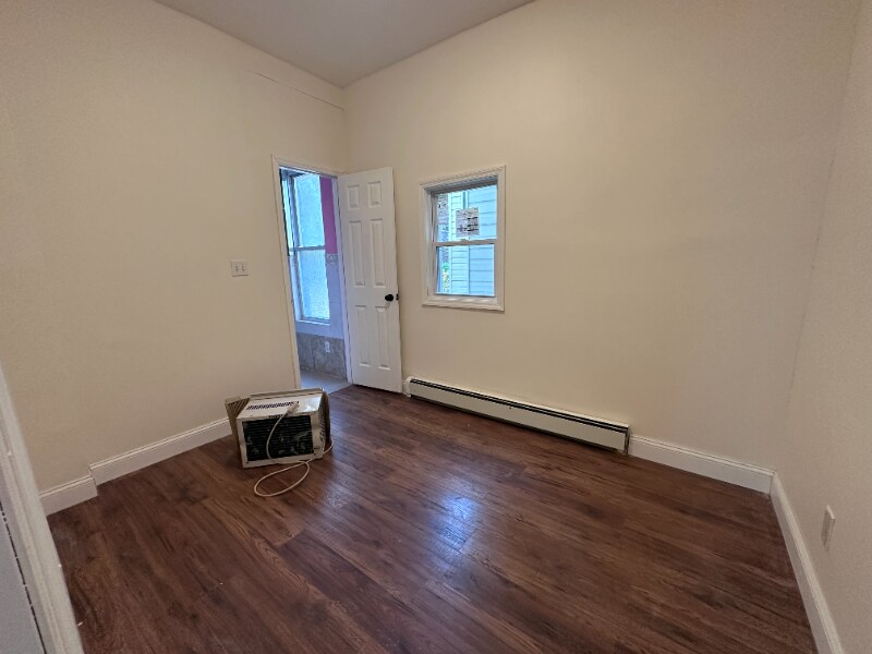 Building Photo - 2332 Aqueduct Ave