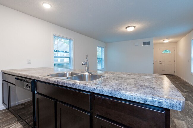 Building Photo - Charming 3-Bedroom Home with Spacious Yard in North Tulsa