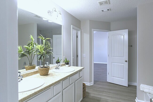 Building Photo - 1430 Evergreen Trl