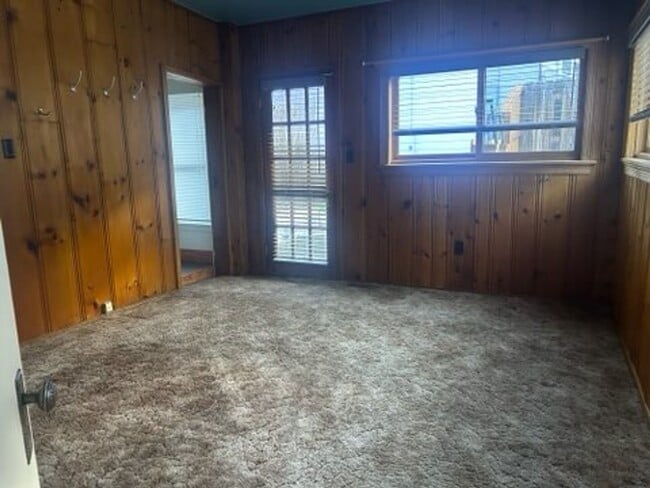 Building Photo - Historic 3-bedroom, 1-bath home in Downtown Glenwood Springs!