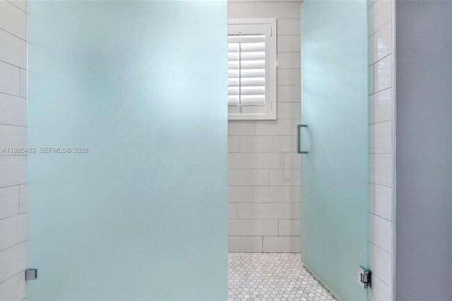 Building Photo - 9636 NE 5th Avenue Rd