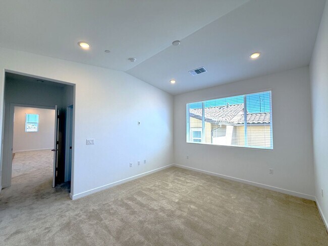 Building Photo - Brand New Construction in River Terrace Development!