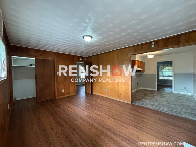 Building Photo - Charming 2 Bedroom in Castalia Heights - N...