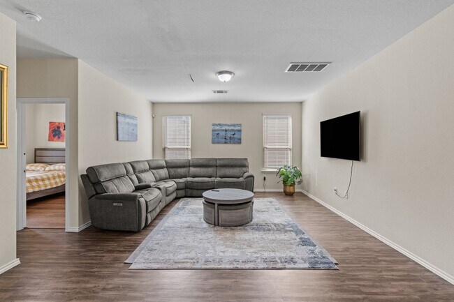 Building Photo - 14714 Sierra Garden Dr