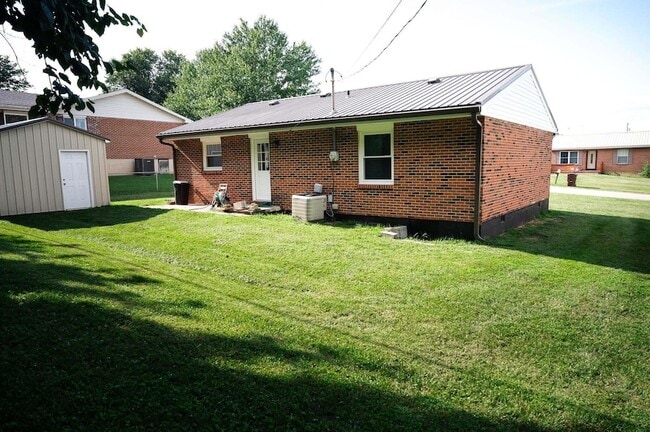 Building Photo - 208 Burley Way