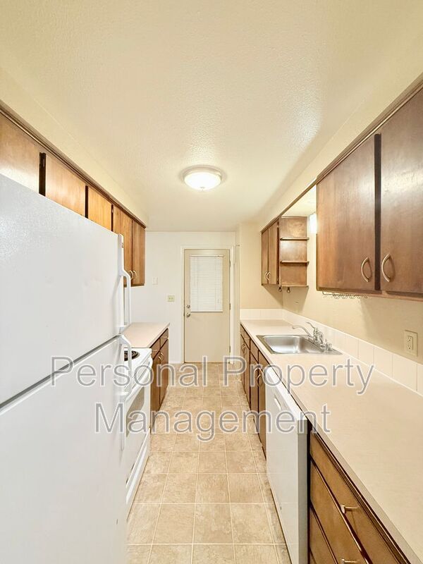 Building Photo - 708 W 31st St