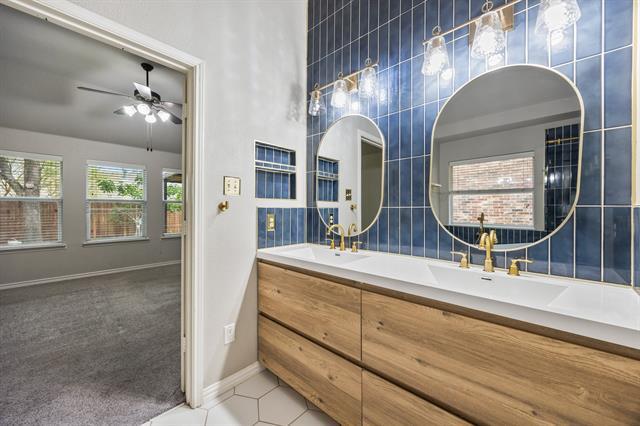 Building Photo - 8100 Twin Oaks Dr