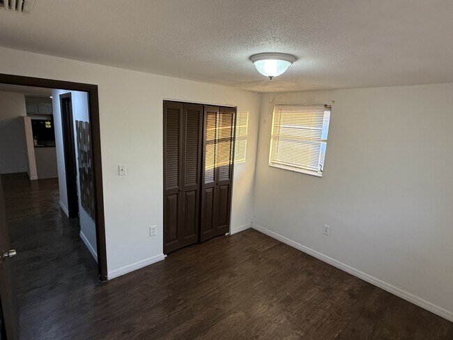 Building Photo - 7634 Rosewood Dr