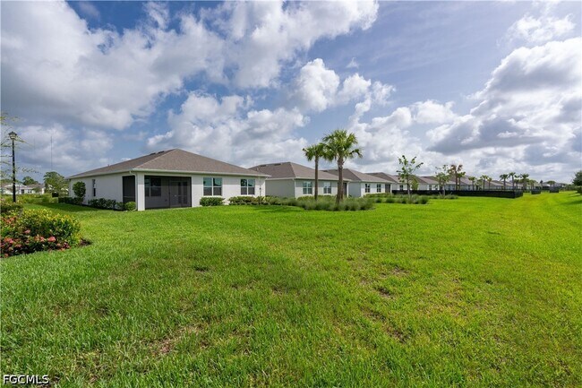 Building Photo - 42380 Cascade Dr
