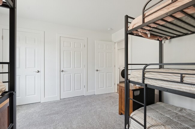 Building Photo - 504 W Prospect St