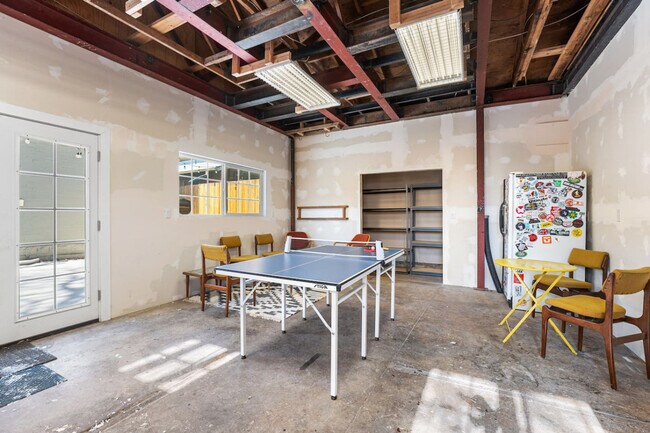 Building Photo - 2340 S Acoma St
