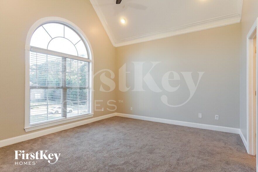 Building Photo - 245 Madison Ln