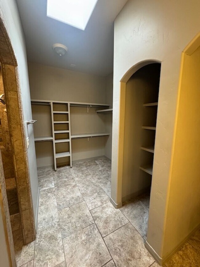 Building Photo - AVAILABLE NOW:  Over-55 Town House for Rent