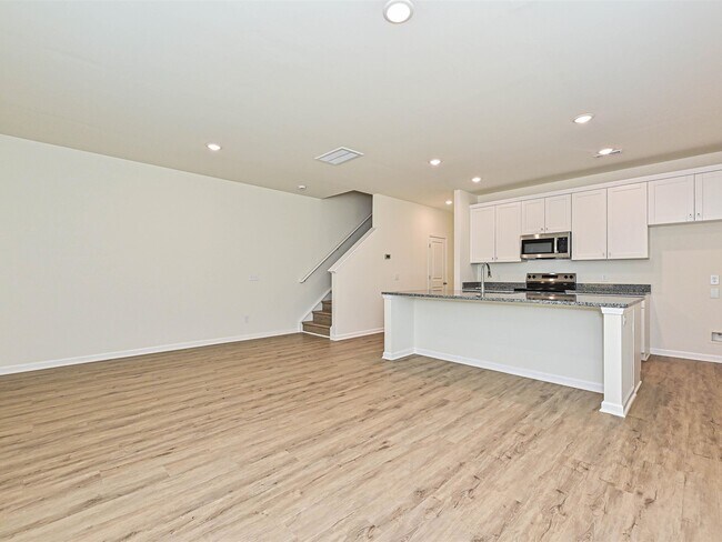 Building Photo - 1725 E Cloaninger Ave