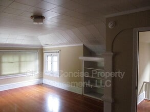 Building Photo - 1392 Willamette St