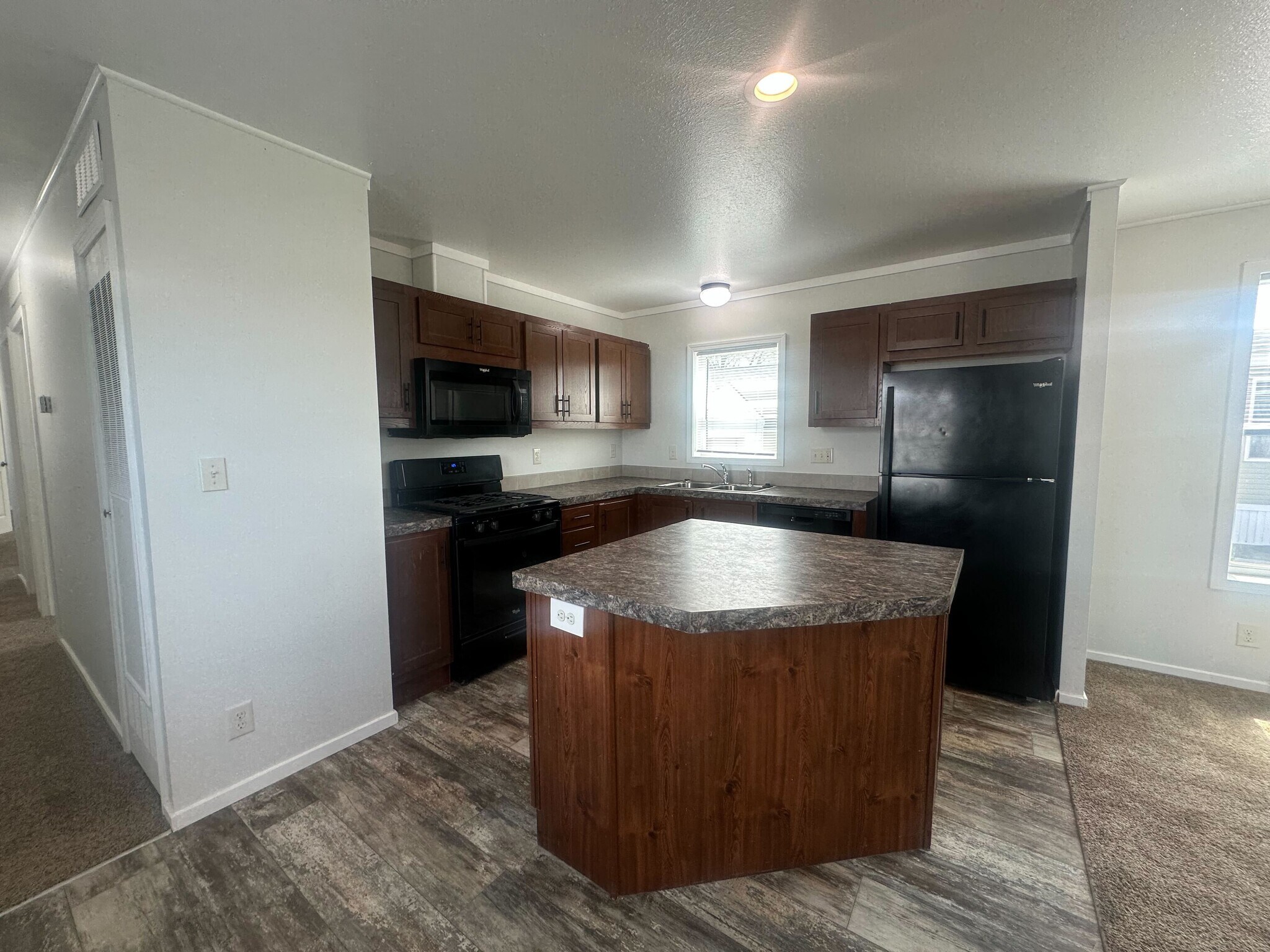 Building Photo - 1961 Four Seasons Dr