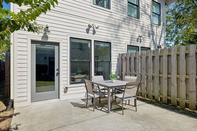 Building Photo - Germantown Gem just 1 mile from Downtown N...