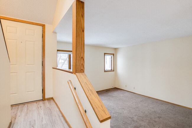 Building Photo - Spacious 3BR/2BA Townhome in Seward Minnea...