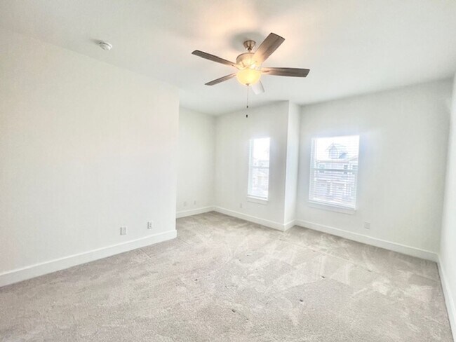 Building Photo - 107 Date Palm Ln