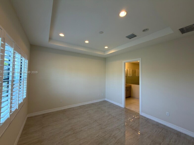 Building Photo - 455 SW 113th Ln