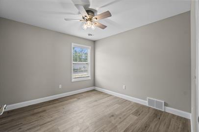 Building Photo - 302 Oak Grv Cir