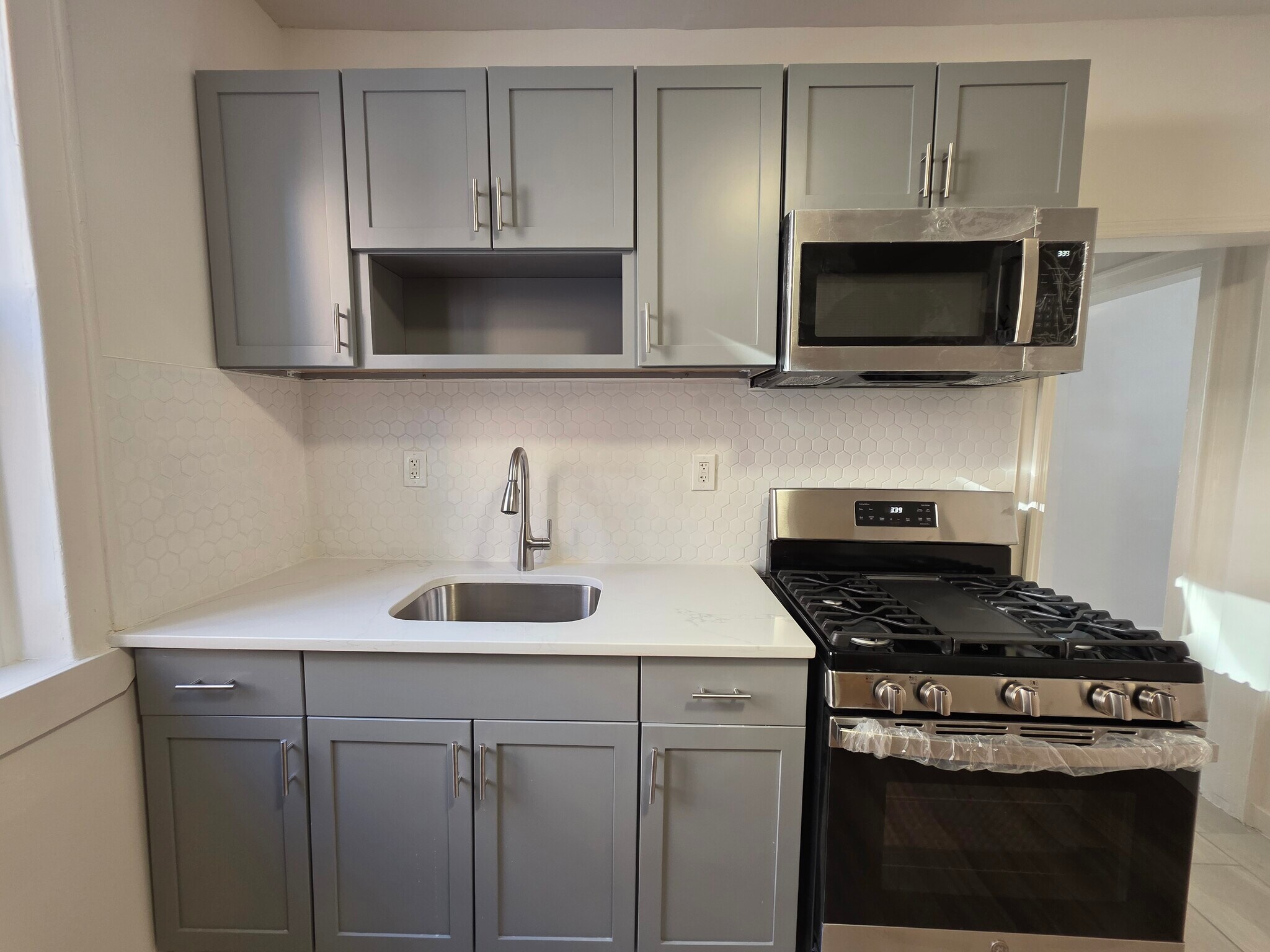 Building Photo - 5 Kenmore Ave