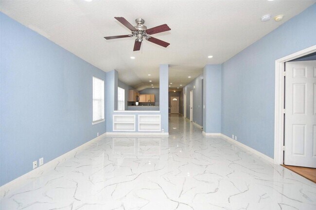 Building Photo - 6003 Baldwin Elm St