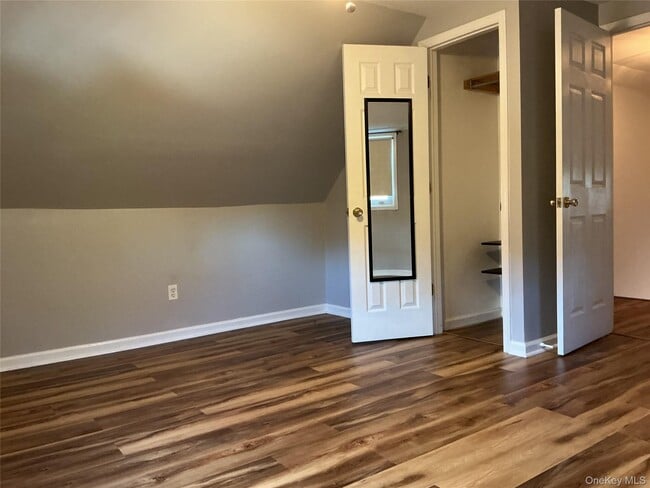 Building Photo - 4 Hitchcock Ln