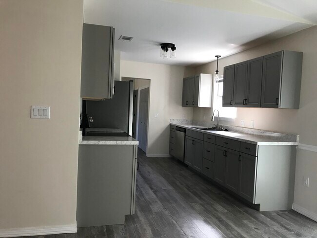 Building Photo - 113 Oak Terrace Dr