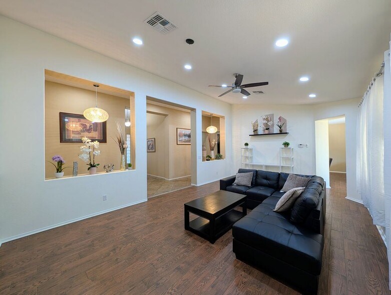 Building Photo - 14309 W Caribbean Ln