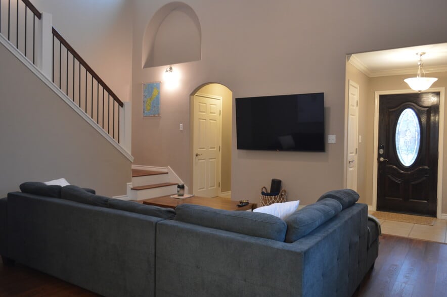 Building Photo - 1603 Margaret Ln