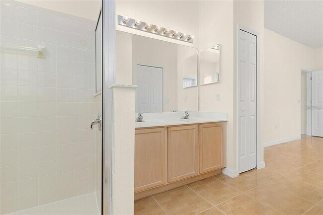 Building Photo - 411 Tamarind Parke Ln
