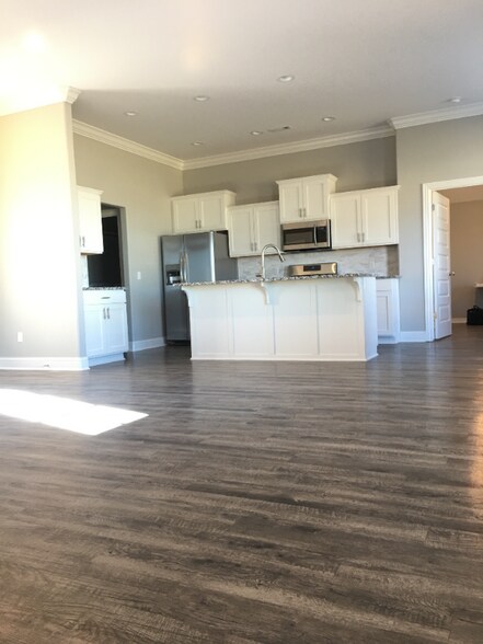Building Photo - 550 N Greylag Way