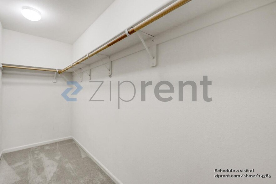 Building Photo - Unit