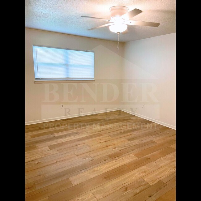 Building Photo - DUPLEX IN THE CITY