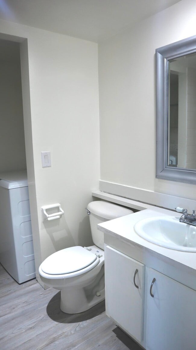 Building Photo - 194 Lake Arbor Dr