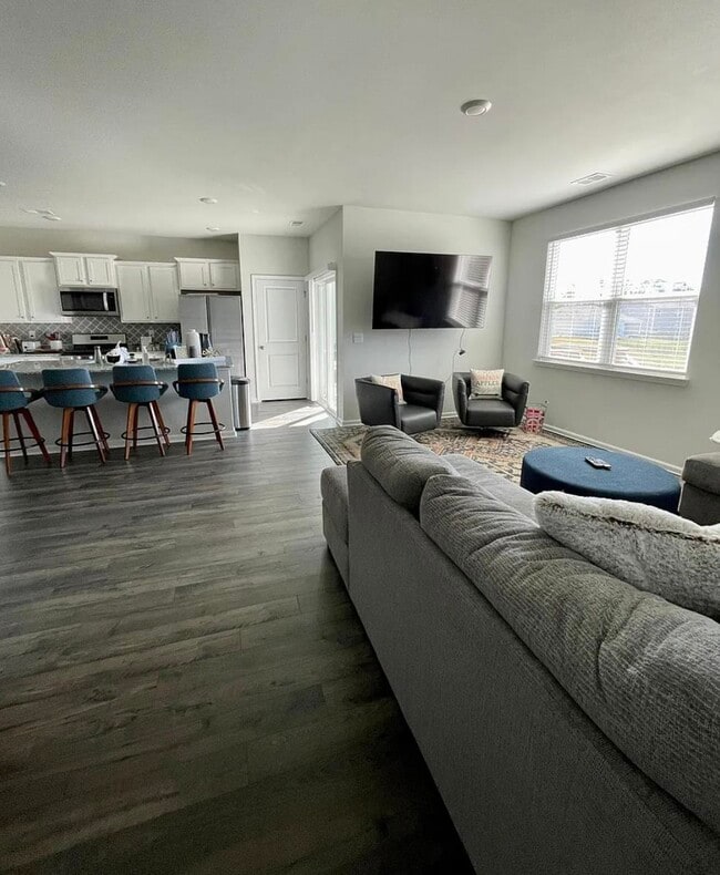 Building Photo - 2156 Ainsley Dr