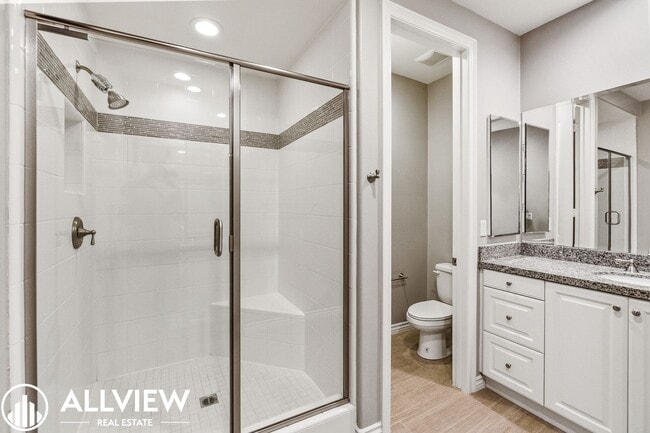 Building Photo - Highly Upgraded 4 Bed, 4.5 Bath Condo Available in Pacific Shores!