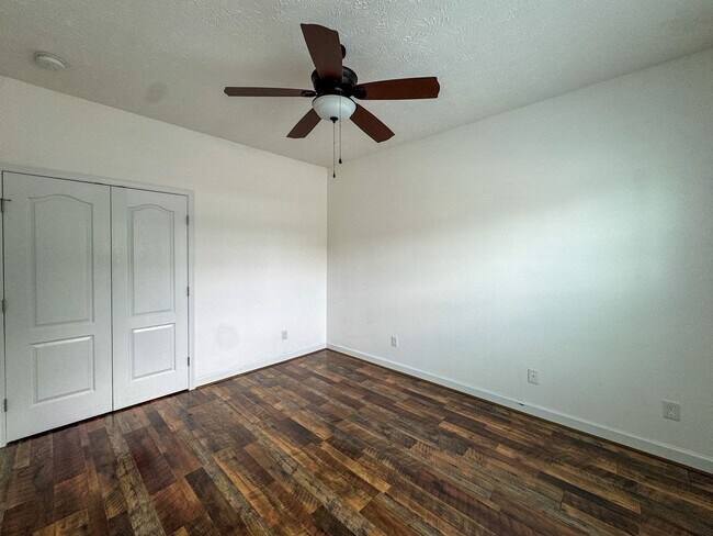 Building Photo - Lovely 4 Bed 2 Bath Home in Westgate